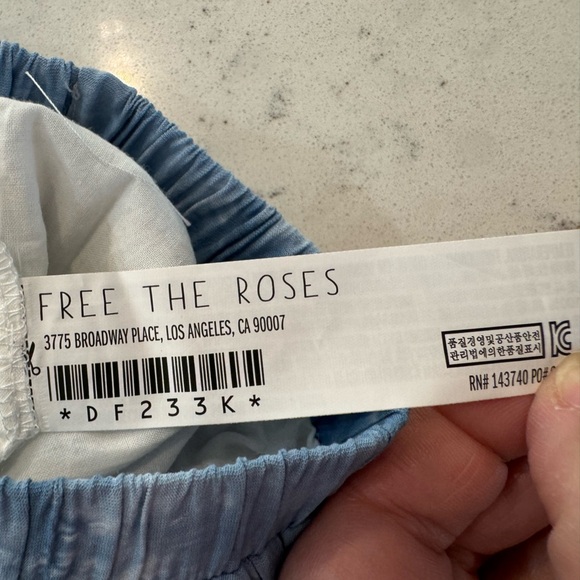 Free the Roses Pastel Rainbow Skirt Blue Pink Yellow Women’s Size Small NWT - Picture 7 of 13